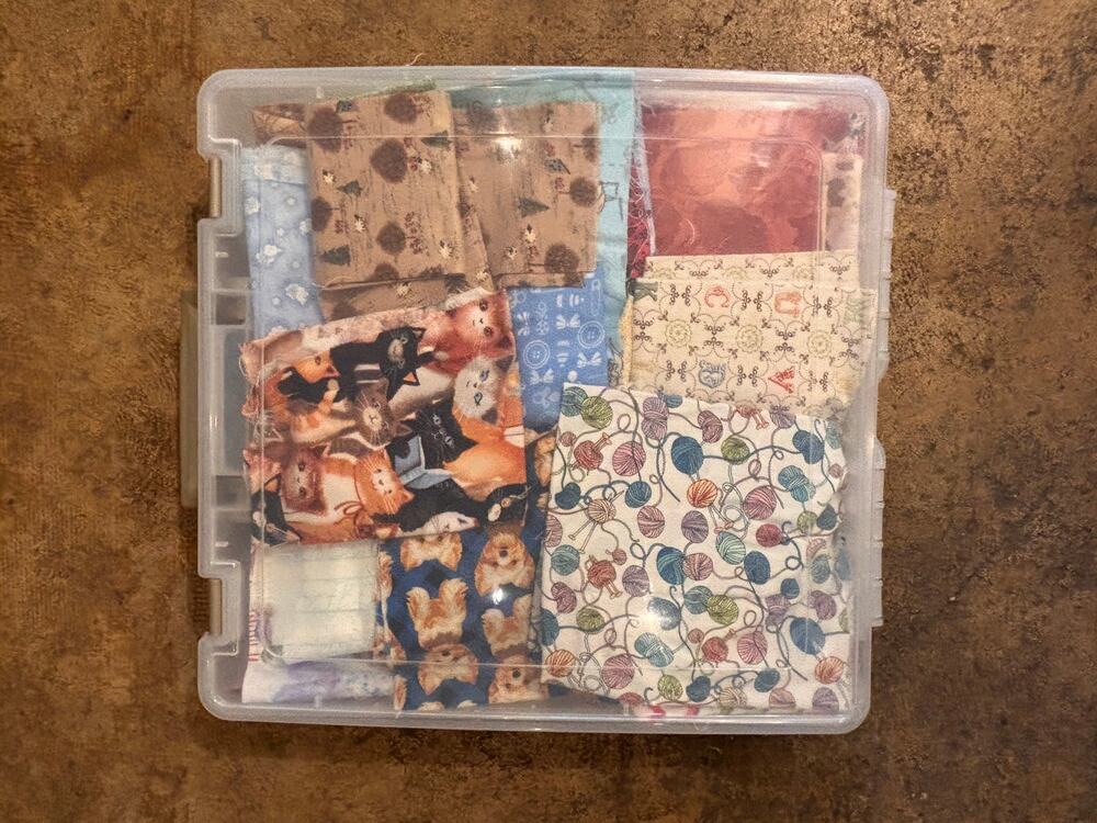 Cotton Quilting Fabric Lot 50 Pieces Craft Squares Moda Robert Kaufman Cats Dogs